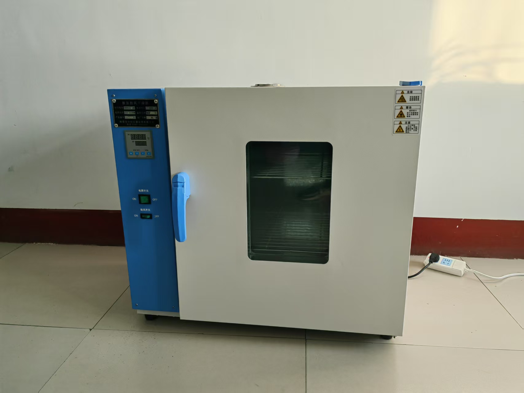 數(shù)顯鼓風干燥箱使用注意事項